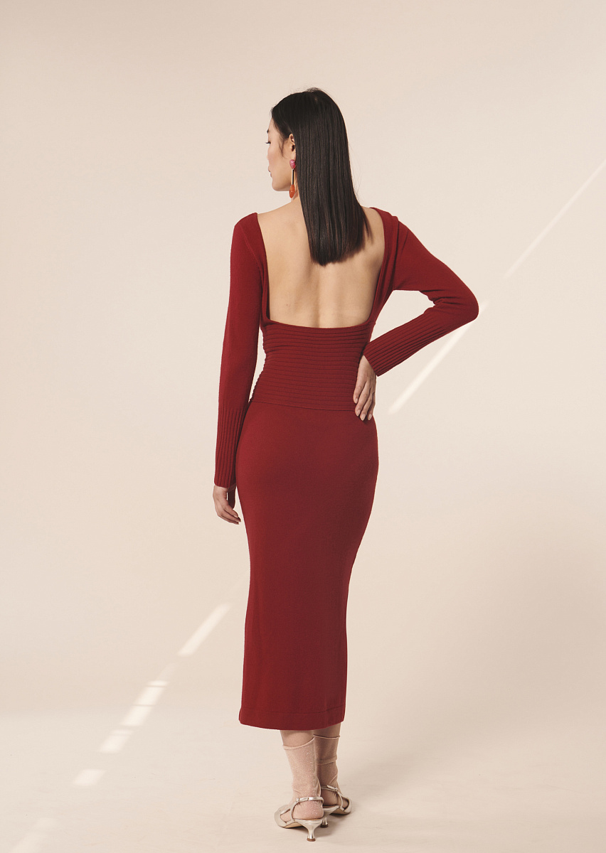 Красное платье из шерсти Красное платье из шерсти